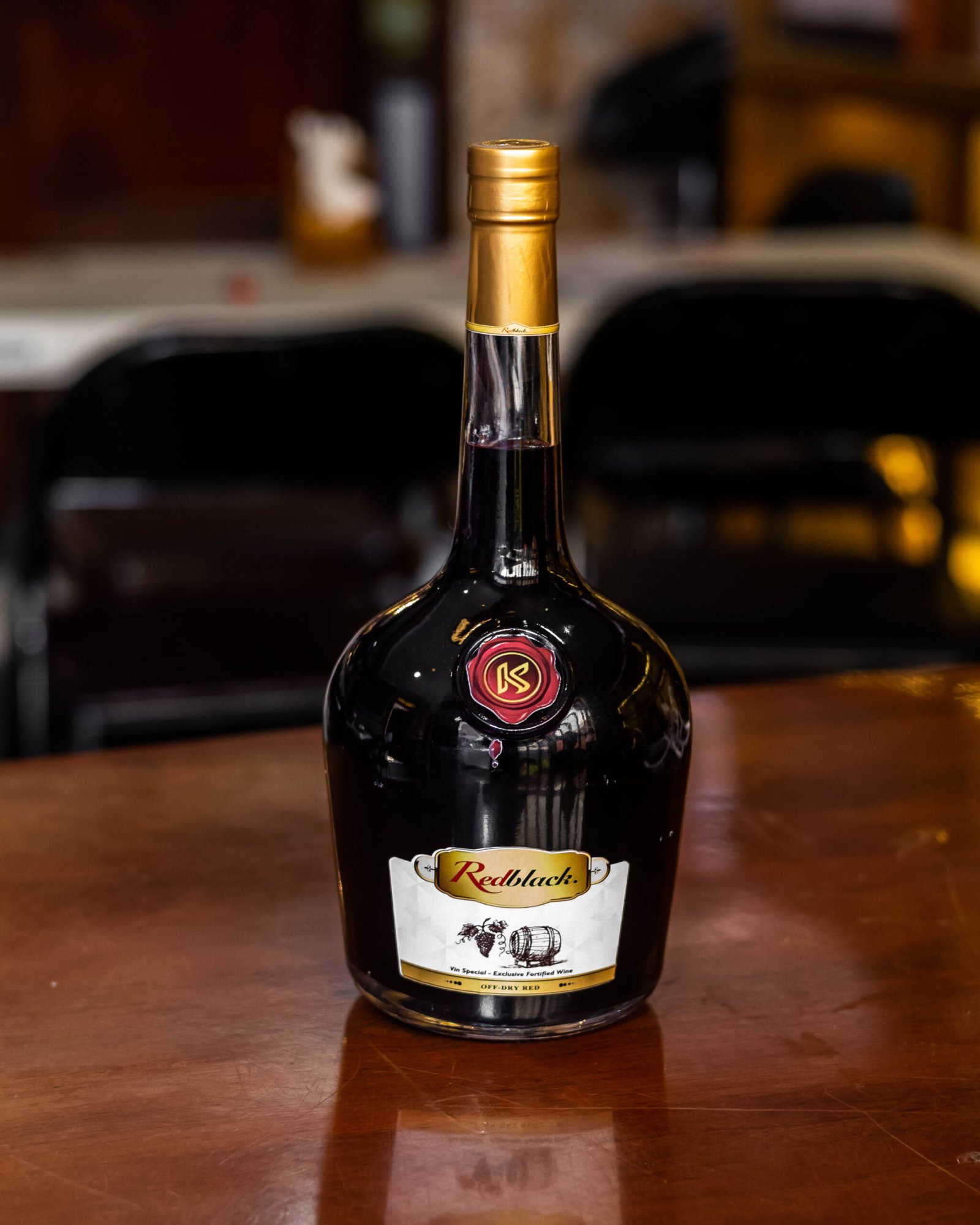 Redblack dans le bar